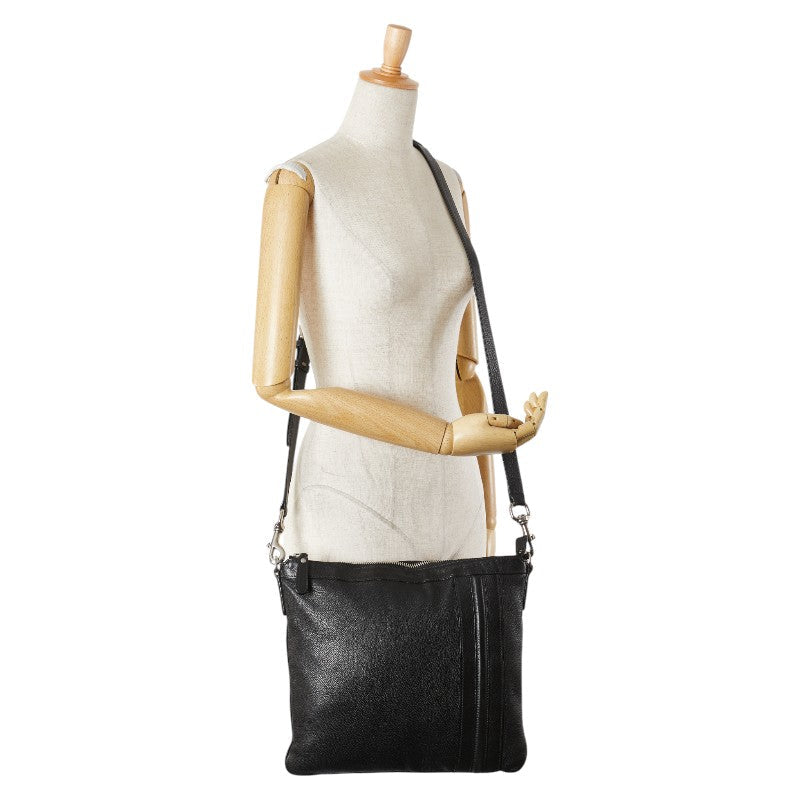 Gucci 233329 Leather Shoulder Bag