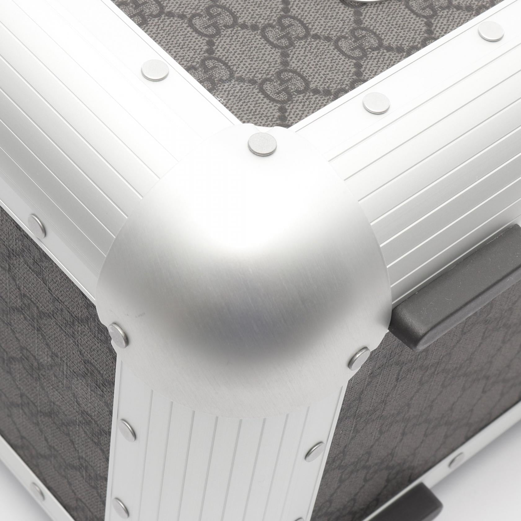 Gucci Beauty Case GG Supreme Coated Canvas Handbag