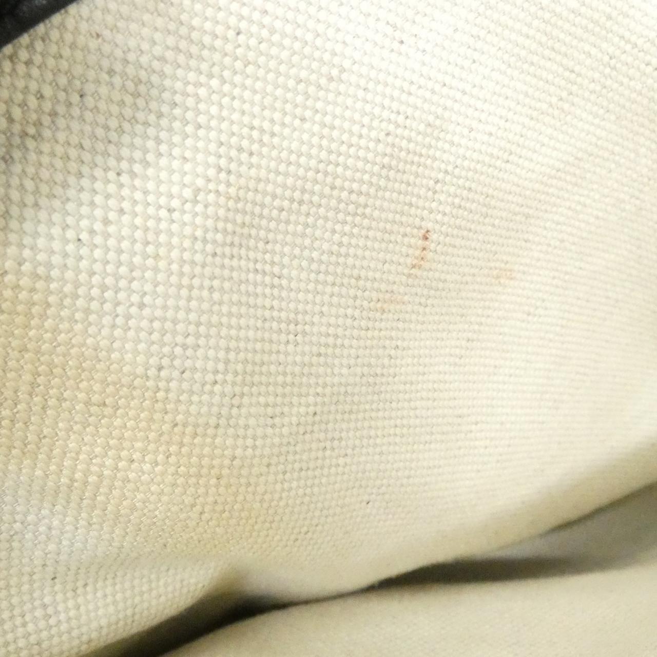 Gucci 269945 Leather Shoulder Bag