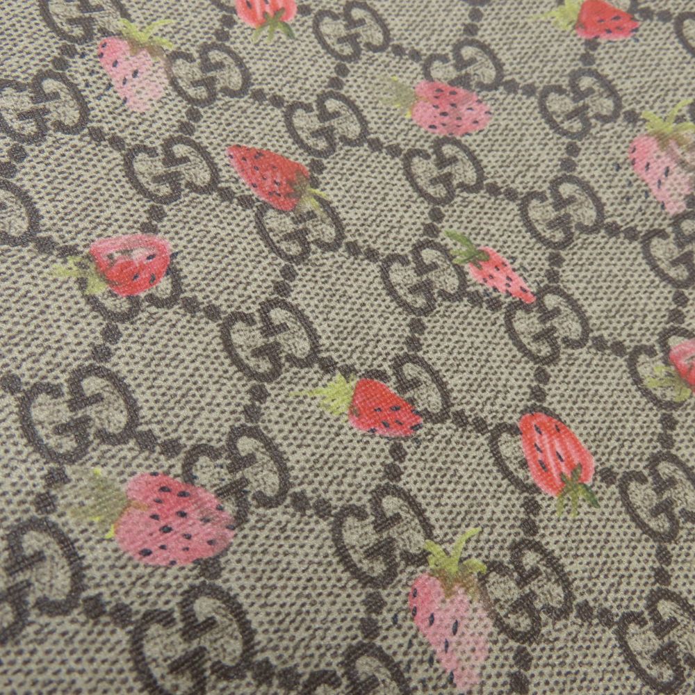 Gucci Chilled license strawberry GG Supreme Canvas Handbag