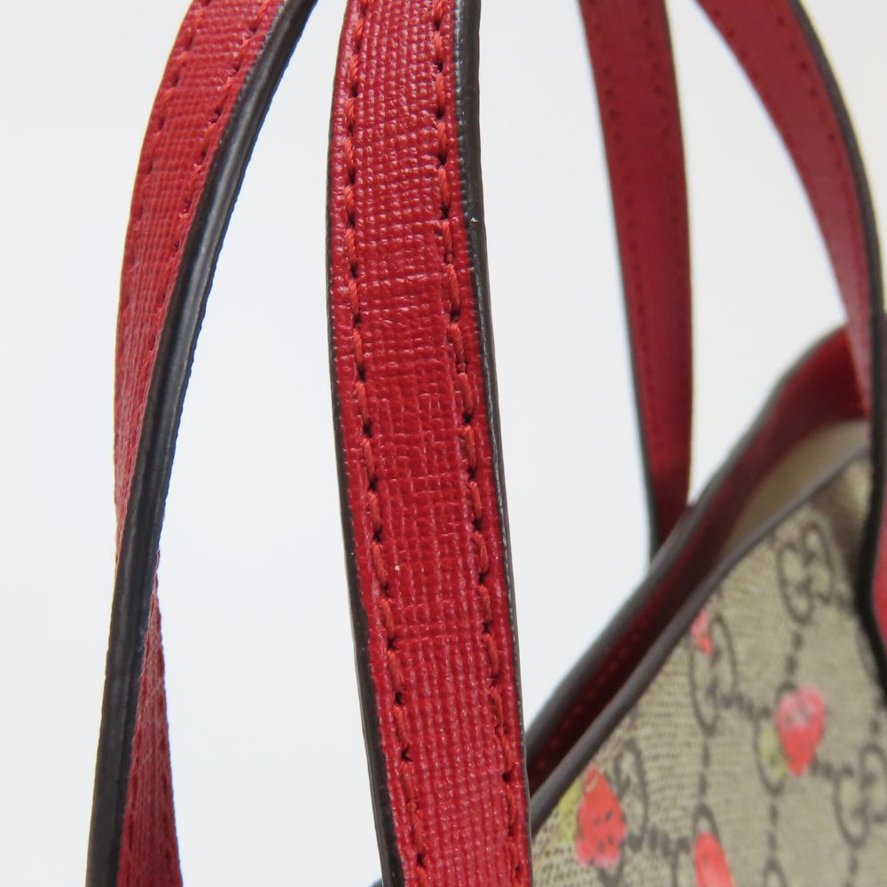 Gucci Chilled license strawberry GG Supreme Canvas Handbag