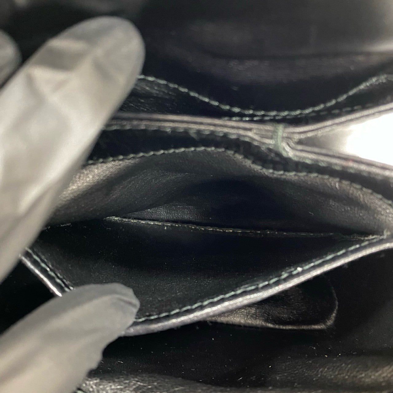 Gucci G Logo Leather Handbag