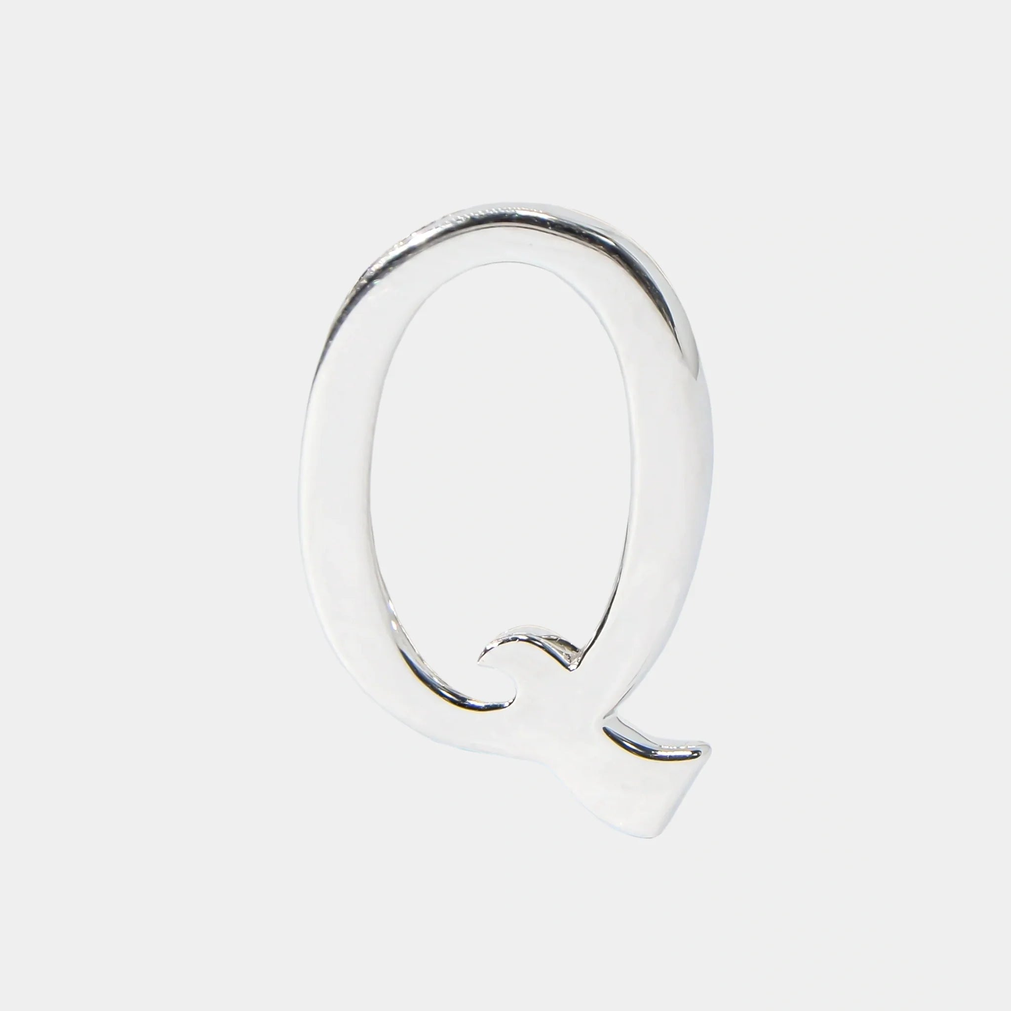 Ashna Mehta Alphabet Bag Bijoux Plain 18K White Gold, Letter Q