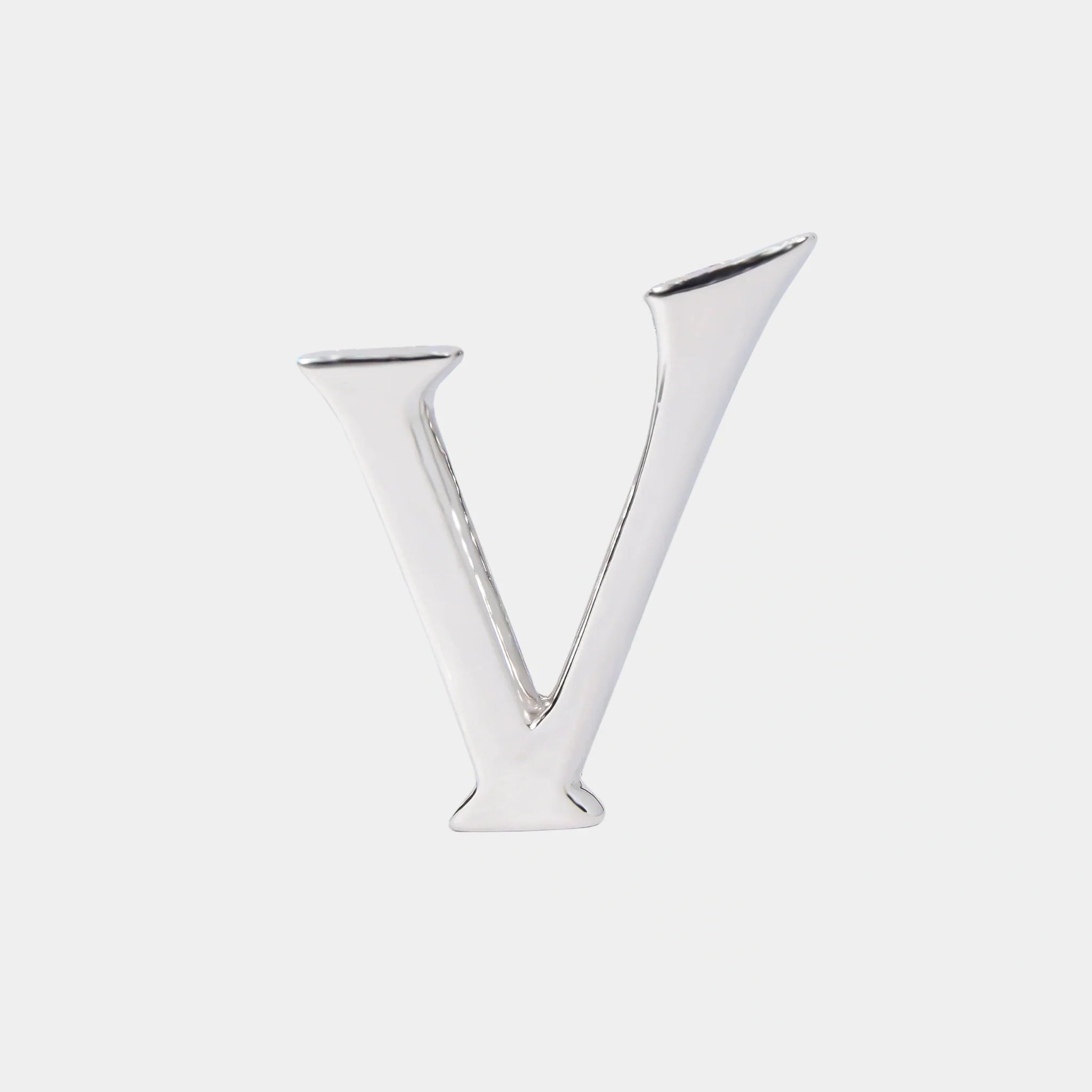 Ashna Mehta Alphabet Bag Bijoux Plain 18K White Gold, Letter V