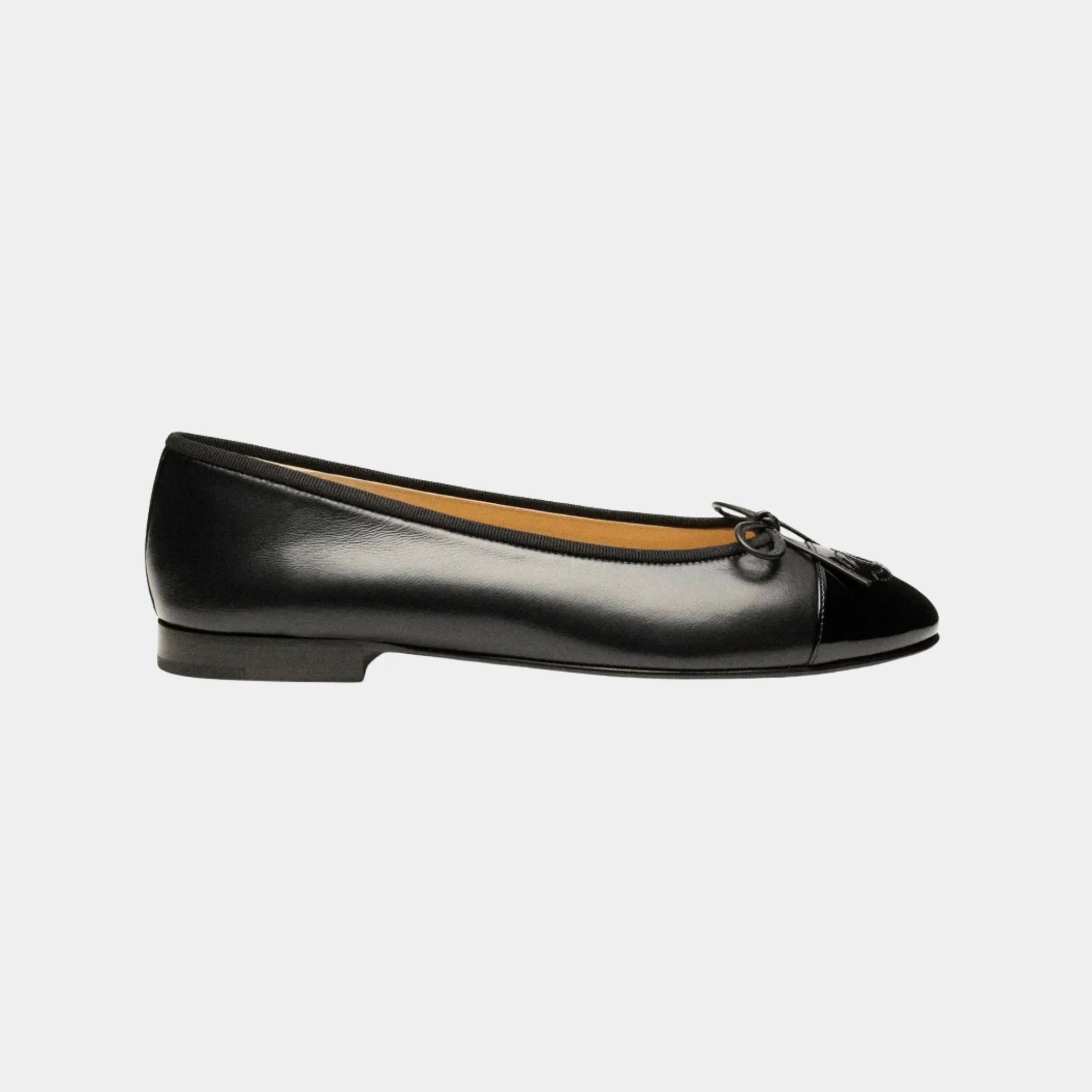 Chanel Ballerinas in Lambskin and Varnished Calf, Black, Side