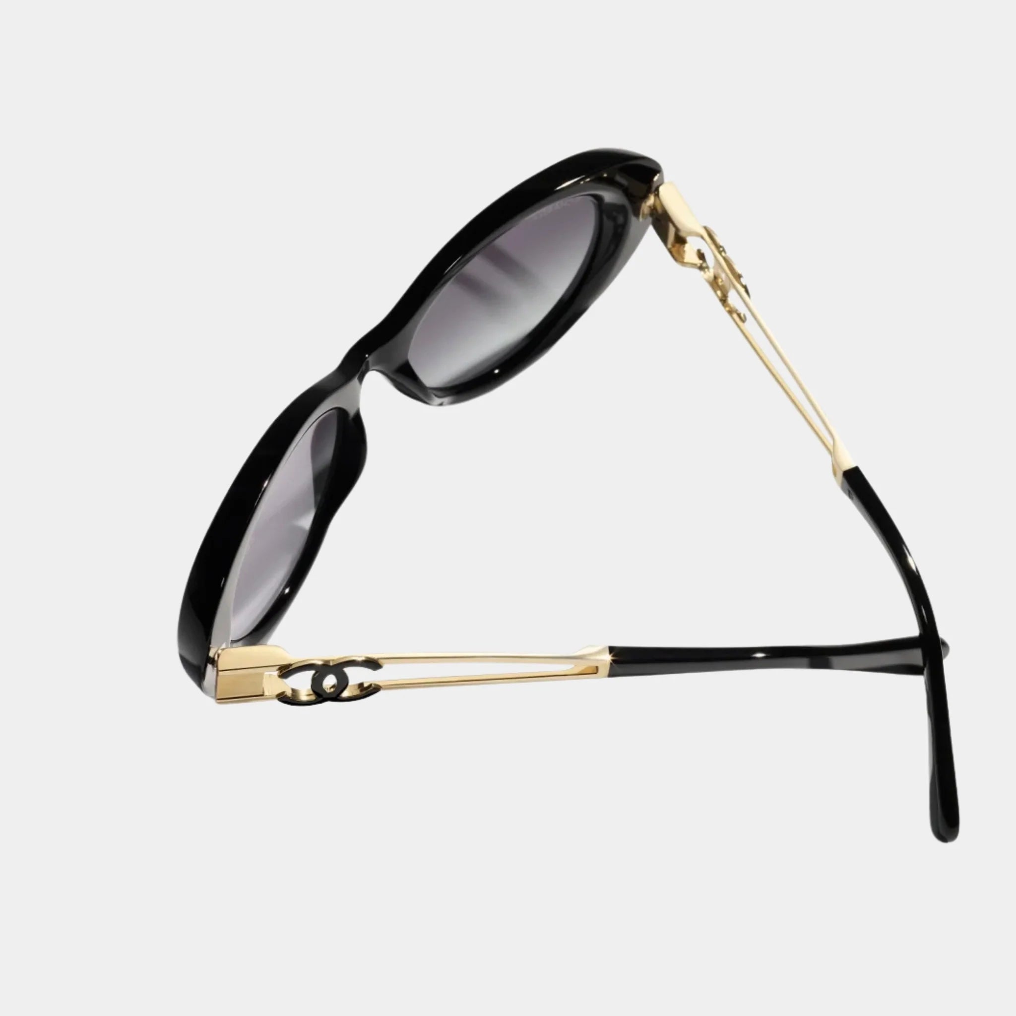 Oval Sunglasses in Acetate and Metal Frame