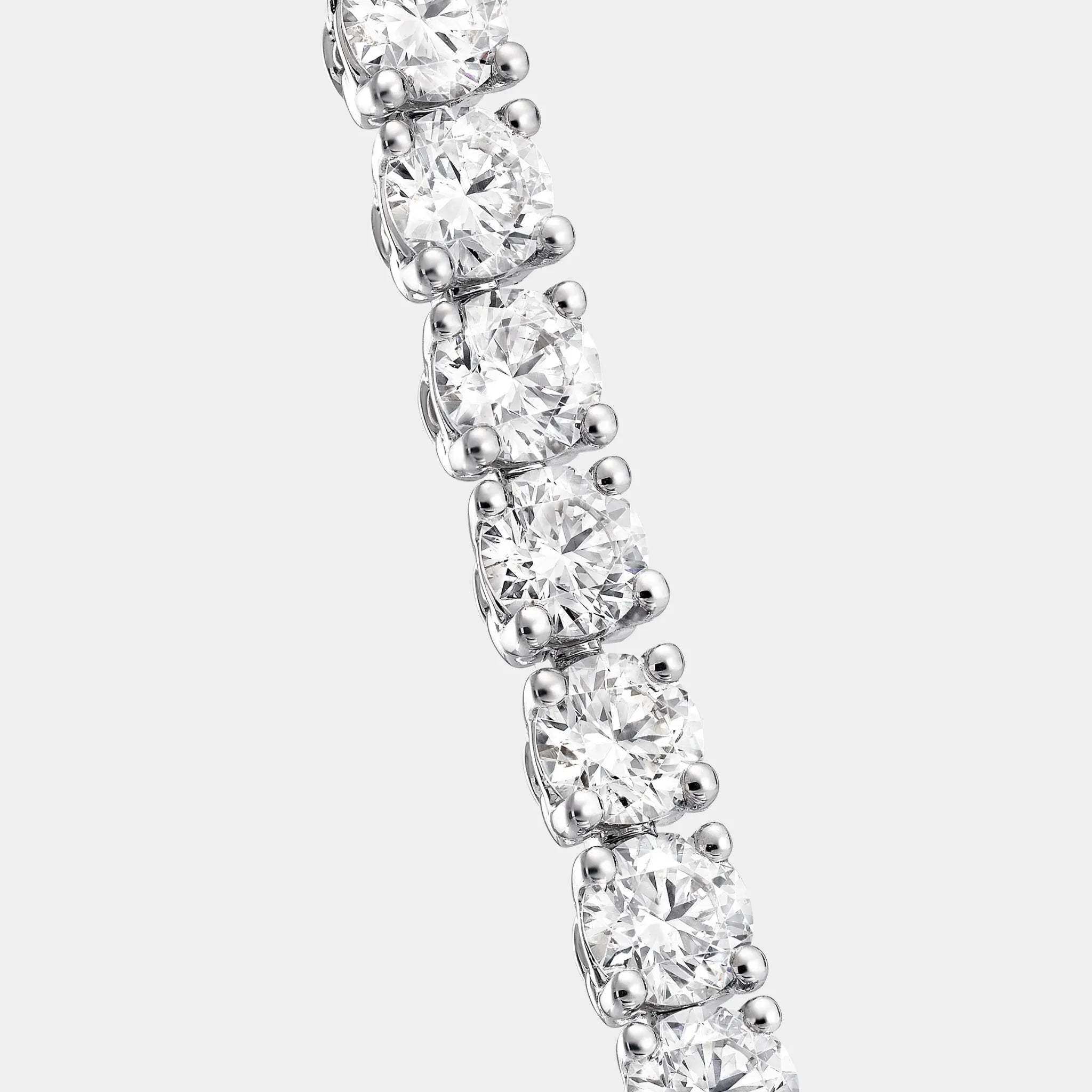 Classic Graff Round Diamond Slim Bracelet