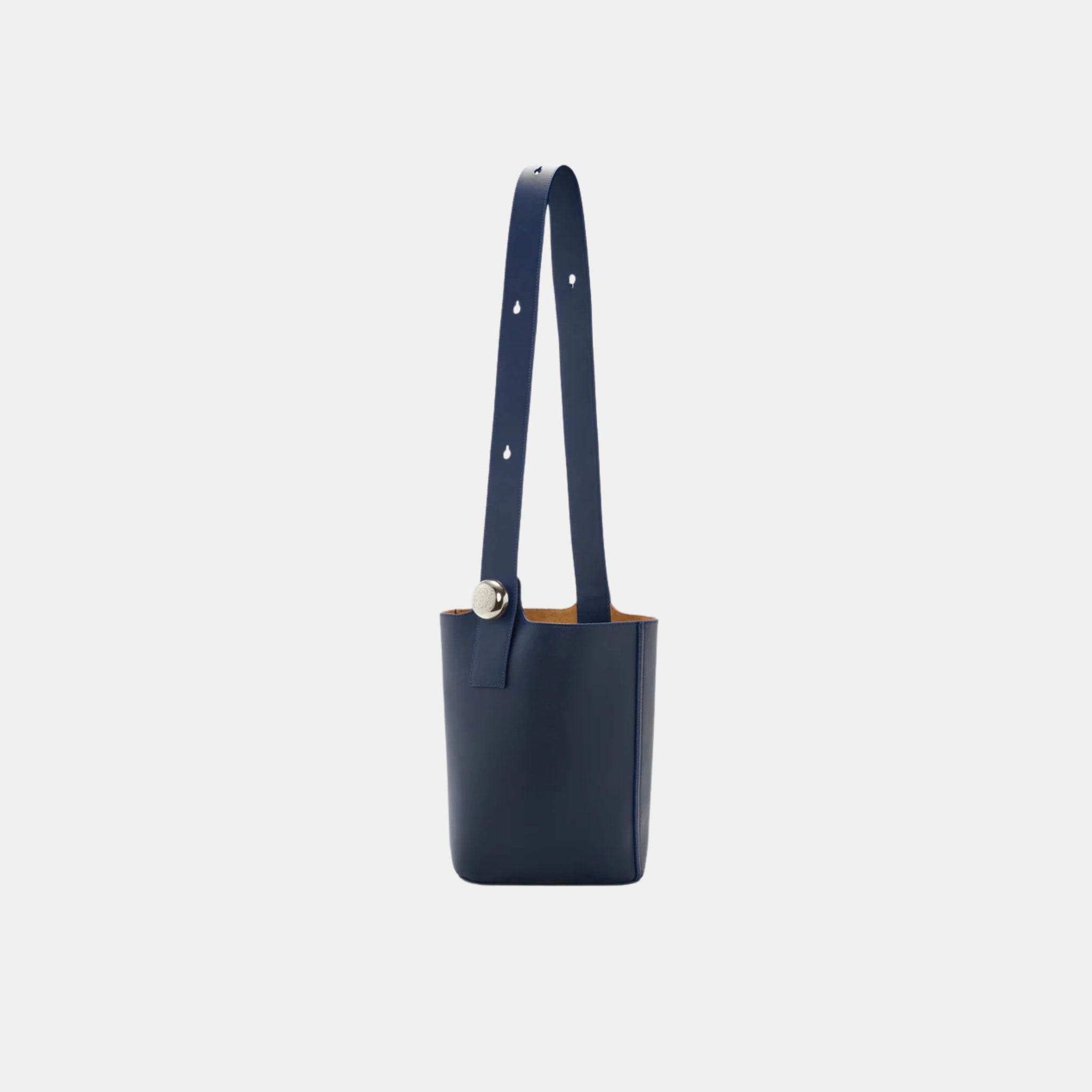 Medium Pebble Bucket Bag Smooth Calf Leather