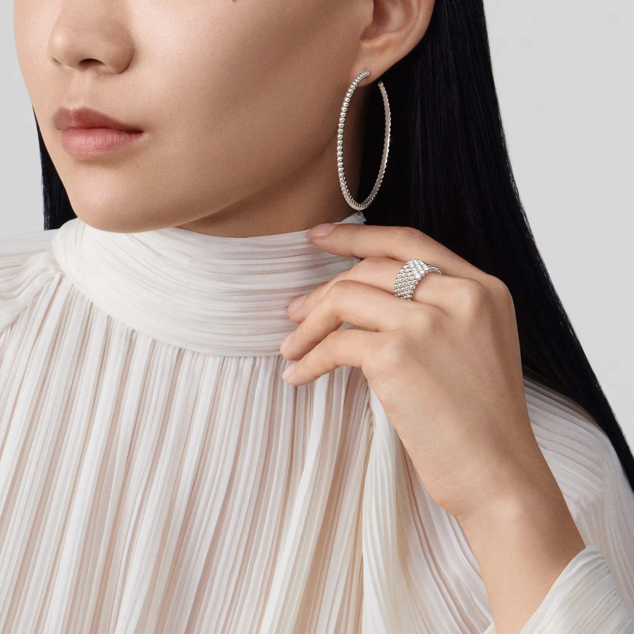 Perlée Pearls Of Gold Hoop Earrings Large Model White Gold