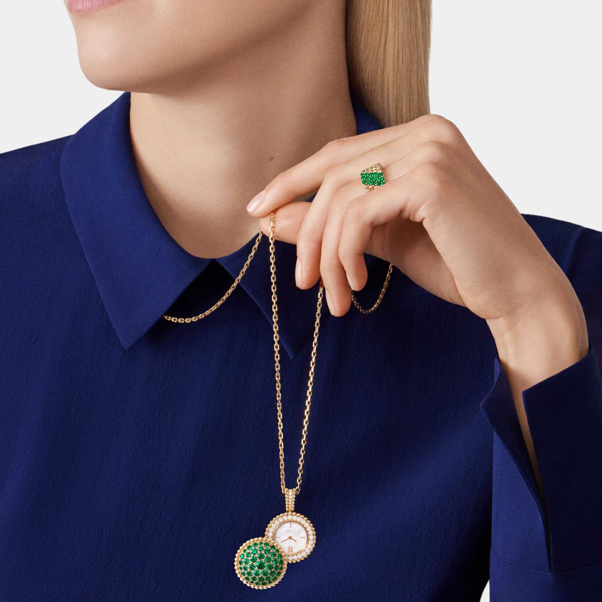 Perlée Secret Pendant Watch yellow Gold Diamond Emerald With Pearl