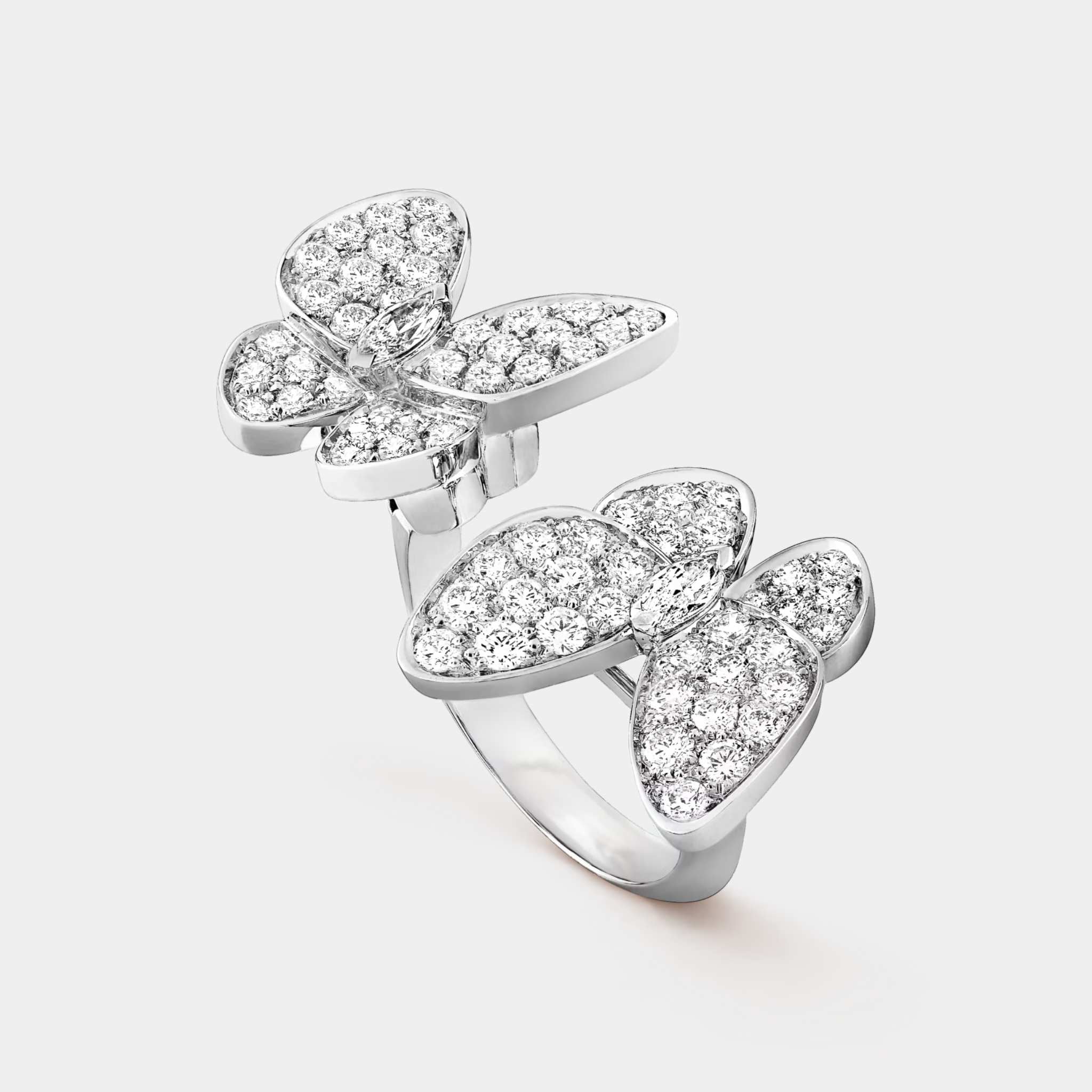Two Butterfly Between The Finger Ring White Gold Diamond