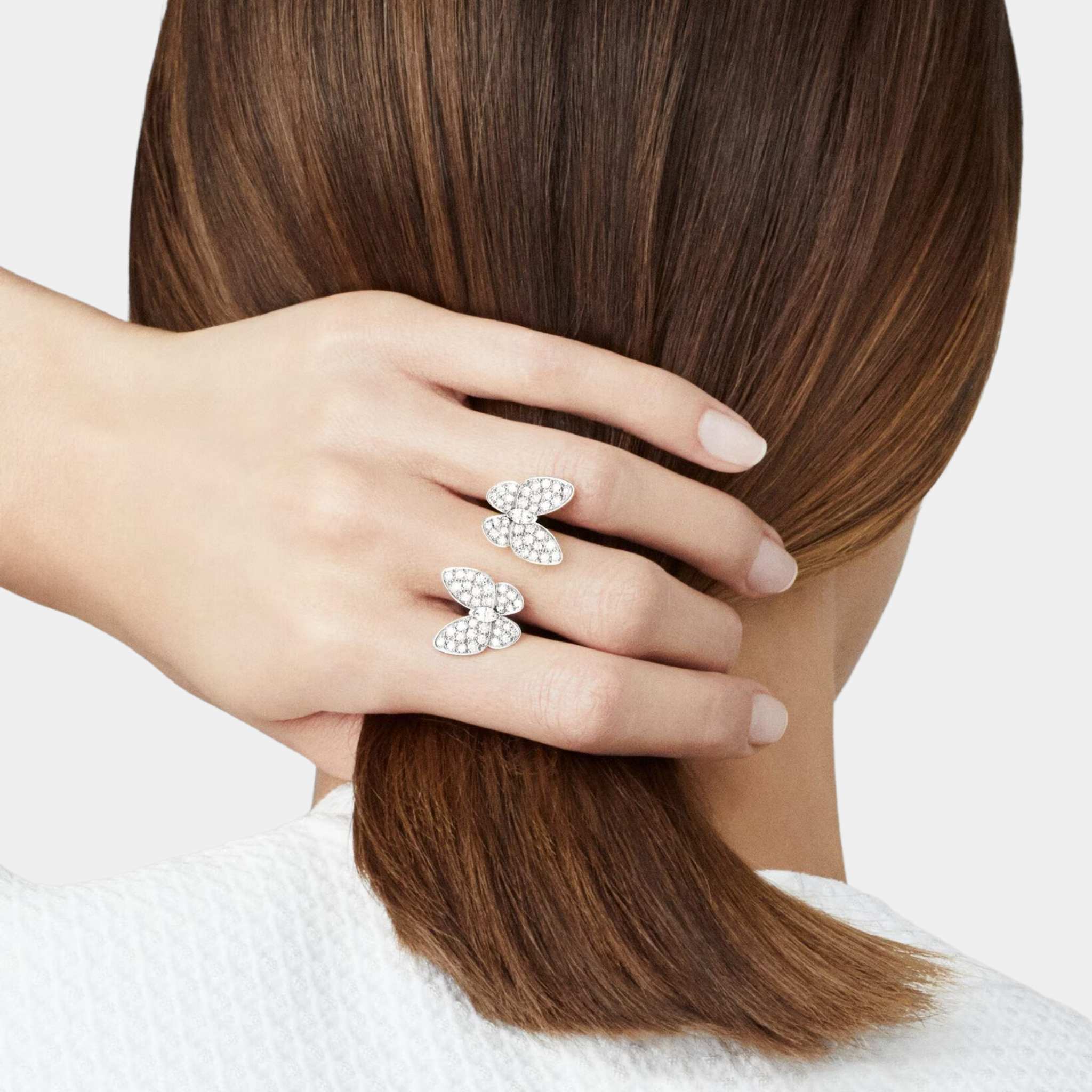 Two Butterfly Between The Finger Ring White Gold Diamond