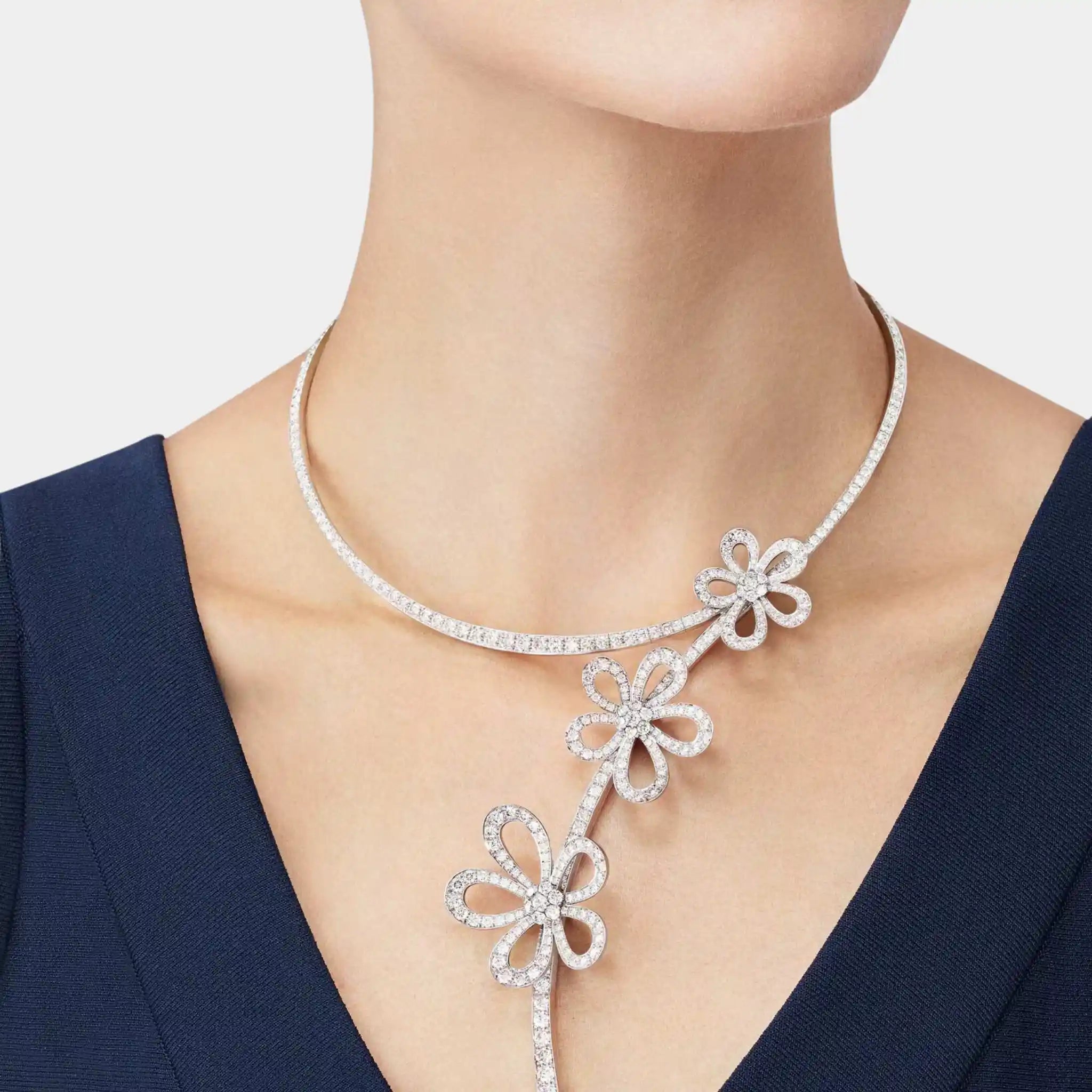 Flowerlace Necklace White Gold Diamond