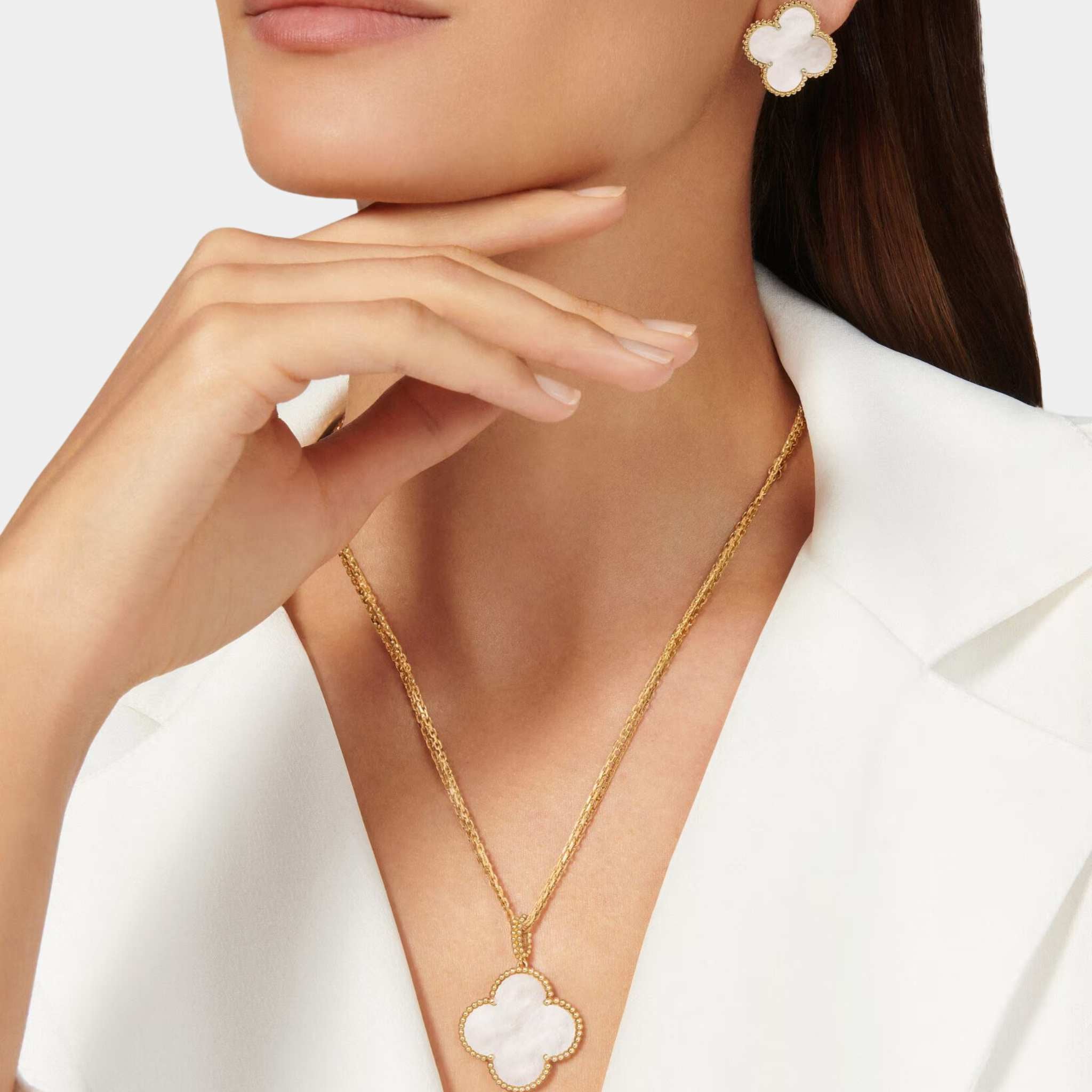 Magic Alhambra Earrings in Yellow Gold & Mother-of-Pearl