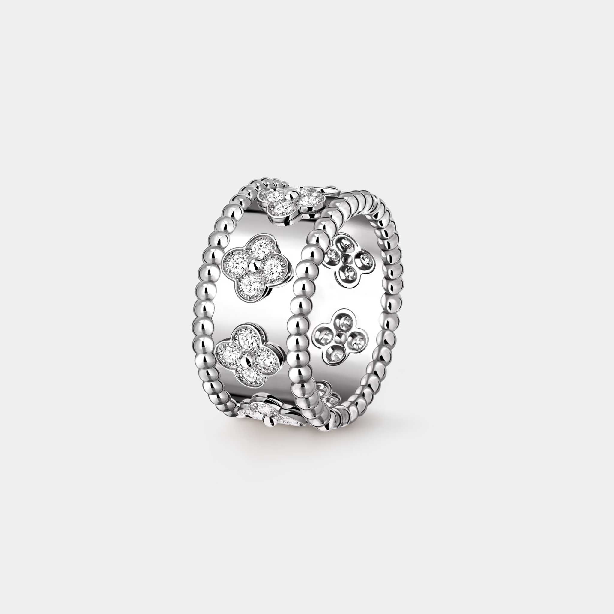 Perlée Clovers Ring Medium Model White Gold Diamond