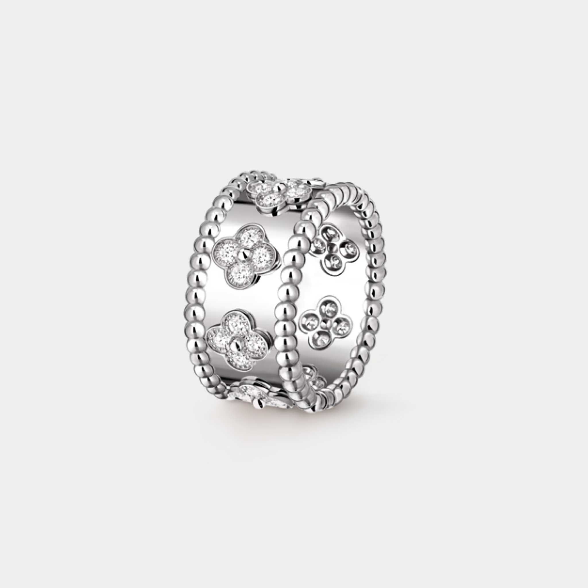 Perlée Clovers Ring Small Model White Gold Diamond