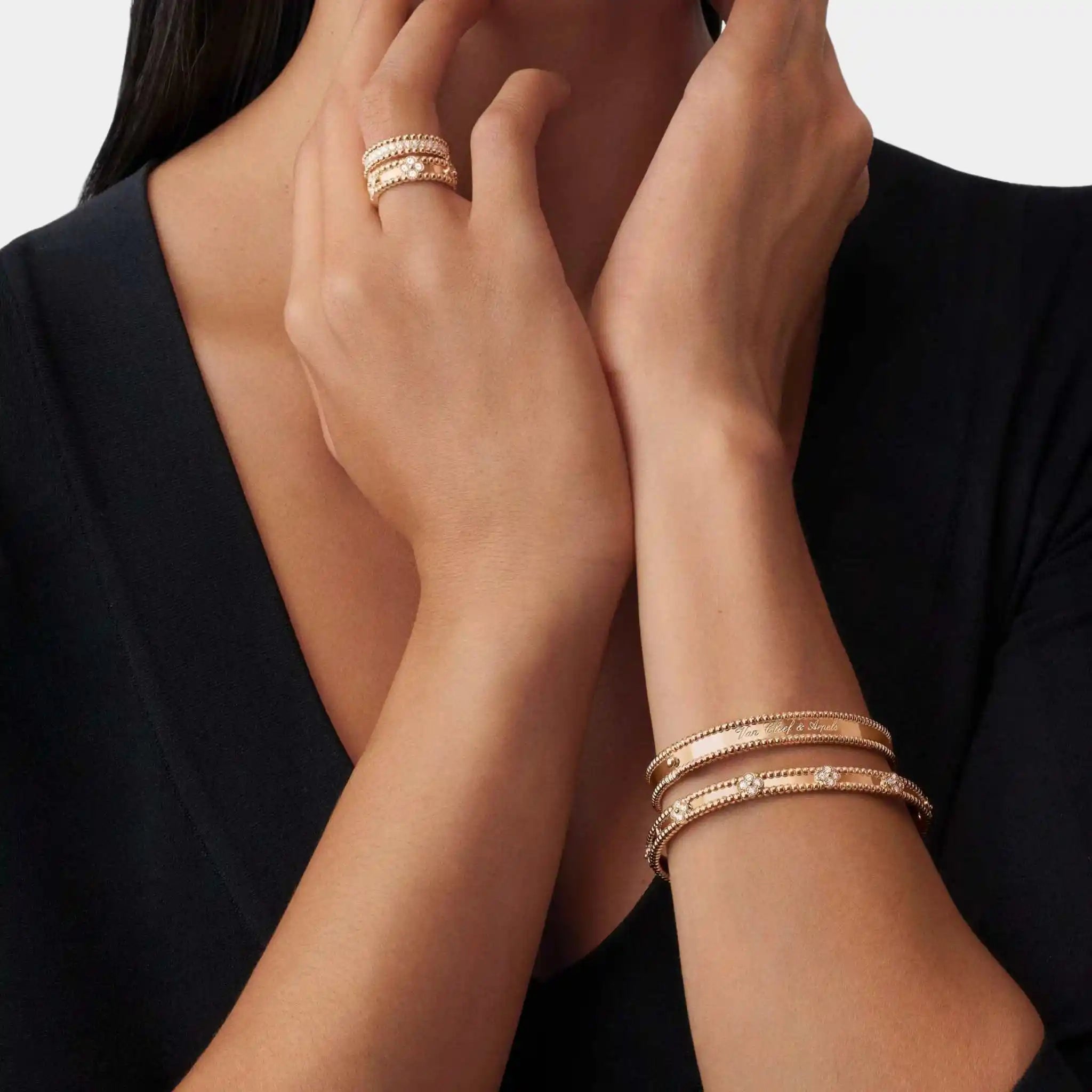 Perlée Signature Bracelet Medium Model Rose Gold