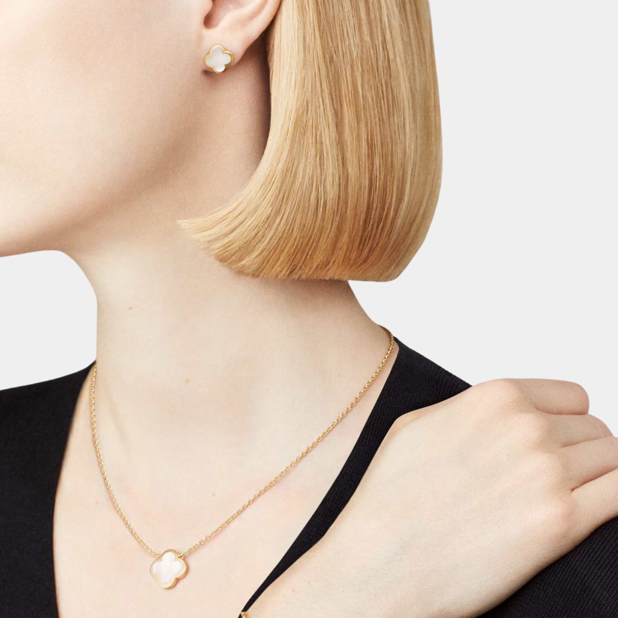 Pure Alhambra Earstuds Yellow Gold & Mother-of-Pearl